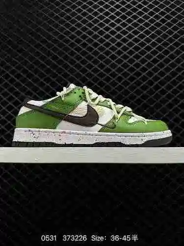 3 Los zapatos de skate NK SB Dunk Low Deconstructed Cordones Lace Up Low Top cuentan con una constru