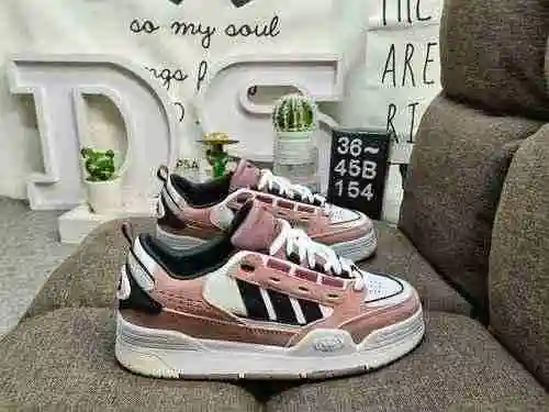 154DAdidas Originales ADI2000&# x27; CNY&# x27; Los zapatos clásicos, basados ​​en los zapat