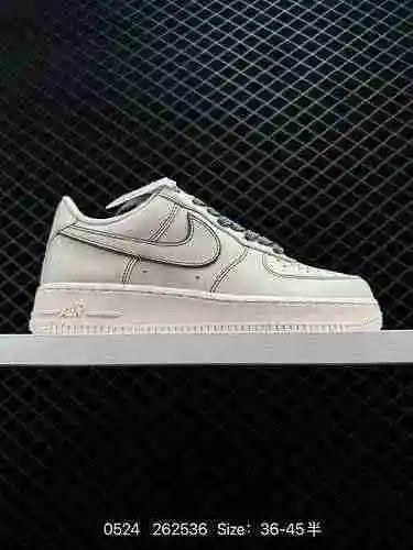 8 Zapatilla casual Nike Air Force '7 Air Force One de caña baja. El rendimiento de amortiguación sua