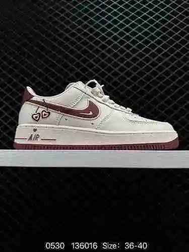 8 NK Wmns Air Force&# x27; 7 Low" Valentine's Day" Air Force One Zapatillas bajas clás