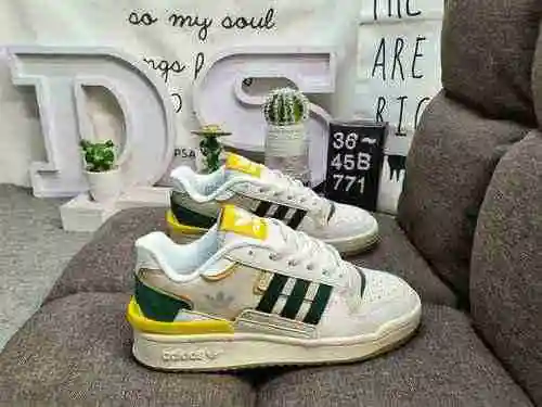 771DAdidas Forum 84 Low Zapatillas casual de moda, versátiles y de corte bajo. Basado en la aparienc