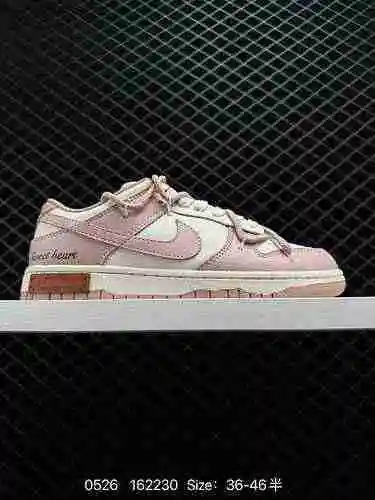 5 Futura x Nike Dunk Low Zapato de skate con correa deconstruida Este sistema de cordones continúa e