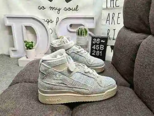 281DAdidas Forum 84 Zapatillas casual de moda, versátiles y de corte bajo. Basado en la apariencia d