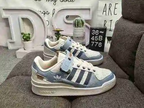 776DAdidas Forum 84 Zapatillas casual de moda, versátiles y de corte bajo. Basado en la apariencia d