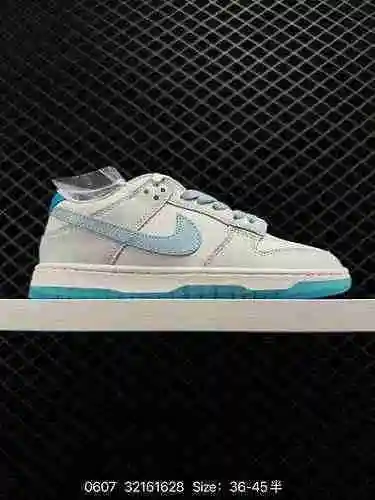 La parte superior del 4 Nike Dunk SB Low "52" White Blue Valentine's Day está hecha de cue