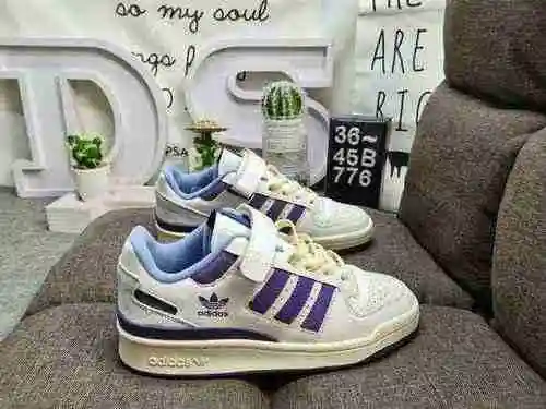 776DAdidas Forum 84 Zapatillas casual de moda, versátiles y de corte bajo. Basado en la apariencia d