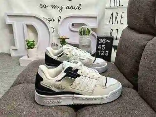 123DAdidas Forum 84 Low Zapatillas informales de moda, versátiles y de caña baja. Basado en la apari