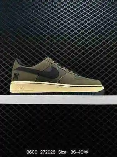 4 zapatillas casual Nike Air Force Low Air Force One de caña baja con capa superior. El rendimiento 