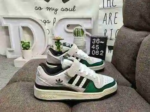 062DAdidas Forum 84 Low Zapatillas casual de moda, versátiles y de corte bajo. Basado en la aparienc