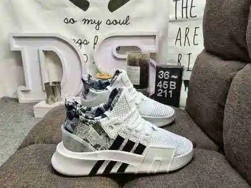 ¡Original oficial 211D! ¡Producción 1:1! ¡Suela combinada de hierba de tres hojas auténtica Adidas E