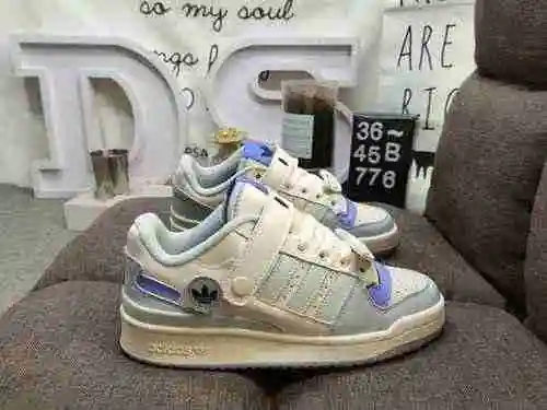 776DAdidas Forum 84 Zapatillas casual de moda, versátiles y de corte bajo. Basado en la apariencia d