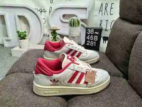 281DAdidas Forum 84 Zapatillas casual de moda, versátiles y de corte bajo. Basado en la apariencia d