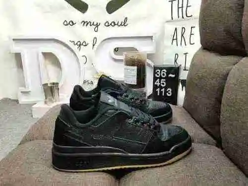 113DAdidas Forum 84 Zapatillas casual de moda, versátiles y de corte bajo. Basado en la apariencia d