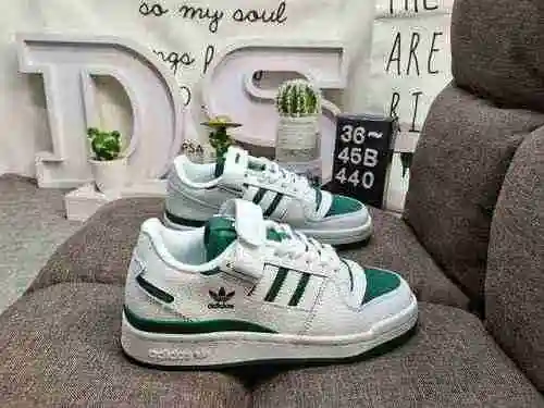 440DAdidas Forum 84 Low Zapatillas informales de moda, versátiles y de caña baja. Basado en la apari
