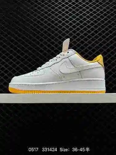 2 Nike Air Force&# x27; 7 zapatillas casuales Air Force One de caña baja. El rendimiento de amor