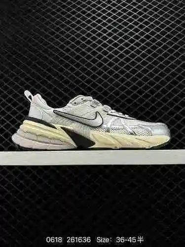 La zapatilla para correr retro de caña baja antideslizante y con absorción de impactos Nk V2K Runtek