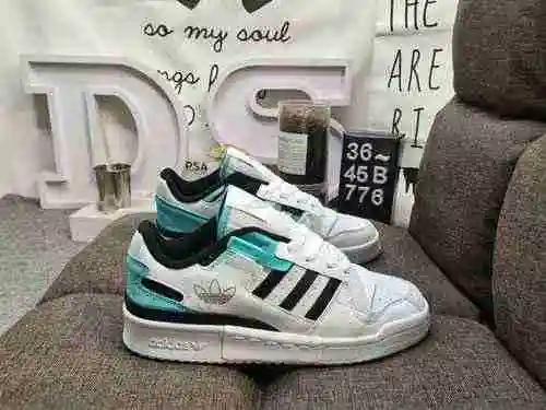 776DAdidas Forum 84 Zapatillas casual de moda, versátiles y de corte bajo. Basado en la apariencia d