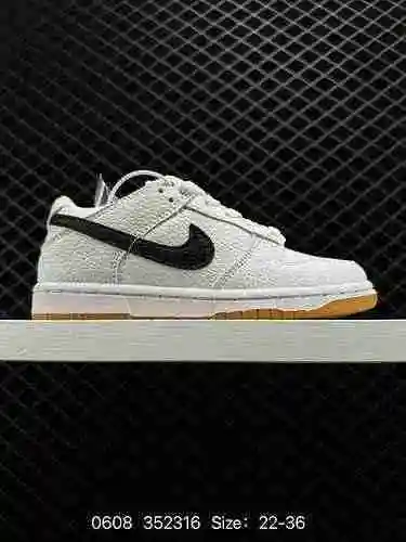 El Nike SB Dunk Low "Orange Label" de 8 años tiene un cuerpo general muy limpio y un color