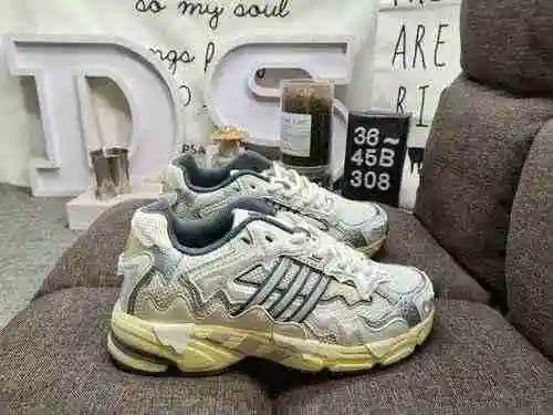 308DBad Bunny × Adidas Originals Response CL Milk Rabbit Nombre Combinación Aceite Crema Gris Viejo 