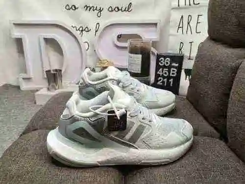 211DAdida Day Jogger Clover Popcorn Zapatilla para correr con amortiguación Material de tela Nightwa