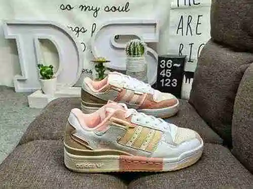 123DAdidas Forum 84 Low Zapatillas informales de moda, versátiles y de caña baja. Basado en la apari