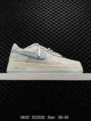4 Zapatilla casual Nike Air Force '7 Air Force One de caña baja. El rendimiento de amortiguación sua