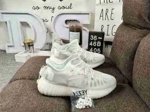 La auténtica serie explosiva 405D a nivel de empresa Adidas Yeezy 350 Boost V2 debutó y expuso los p