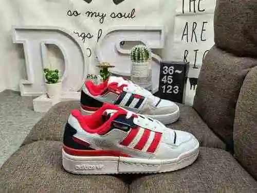 123DAdidas Forum 84 Low Zapatillas informales de moda, versátiles y de caña baja. Basado en la apari