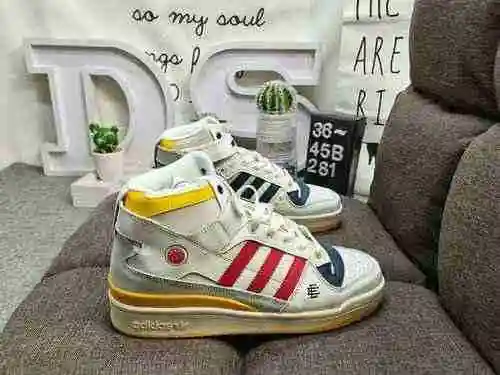 281DAdidas Forum 84 Zapatillas casual de moda, versátiles y de corte bajo. Basado en la apariencia d