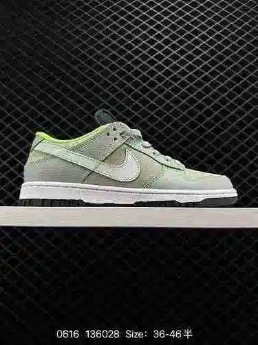 4. Nike SB Dunk Low Dunk Collection Zapatos deportivos informales de caña baja para patineta Hechos 