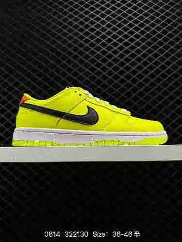 La clásica y versátil serie de zapatillas Nike SB Zoom Dunk Low cuenta con un relleno de lengüeta pa