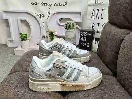 123DAdidas Forum 84 Low Zapatillas informales de moda, versátiles y de caña baja. Basado en la apari