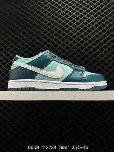 La clásica y versátil serie de zapatillas de tabla Nike SB Zoom Dunk Low de la empresa Nike SB Zoom 