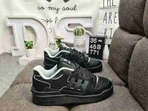 771DAdidas Forum 84 Low Zapatillas casual de moda, versátiles y de corte bajo. Basado en la aparienc