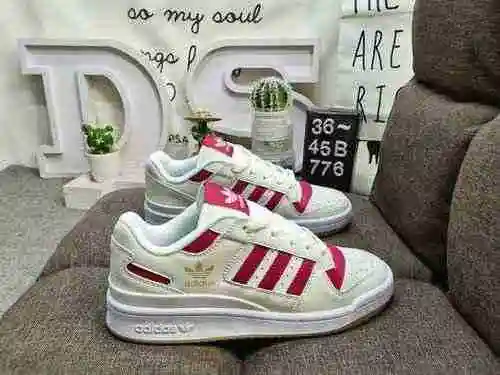 776DAdidas Forum 84 Zapatillas casual de moda, versátiles y de corte bajo. Basado en la apariencia d