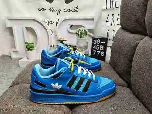 776DAdidas Forum 84 Zapatillas casual de moda, versátiles y de corte bajo. Basado en la apariencia d