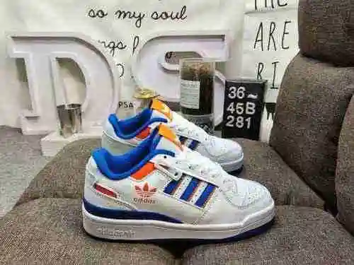 281DAdidas Forum 84 Zapatillas casual de moda, versátiles y de corte bajo. Basado en la apariencia d