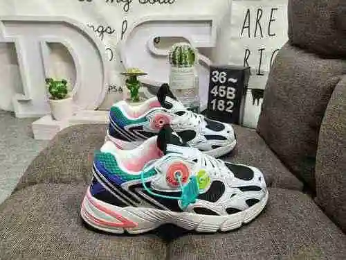 El zapato Astir retro de una sola pieza original de 182 Dadidas está inspirado en los estilos de cor