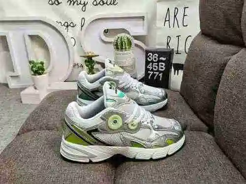 771Dadidas original Astir Pieza antigua La zapatilla astir está inspirada en el estilo de running de