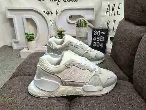 304D ¡Todos los productos de Pig Eight Leather Company! Adidas ZX 930 x EQT surge de la investigació