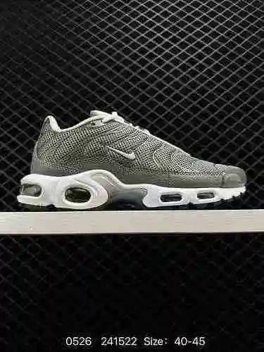 La nueva unidad de vapor Nike Air Vapormax PlusTM es versátil en calzado deportivo informal para cor