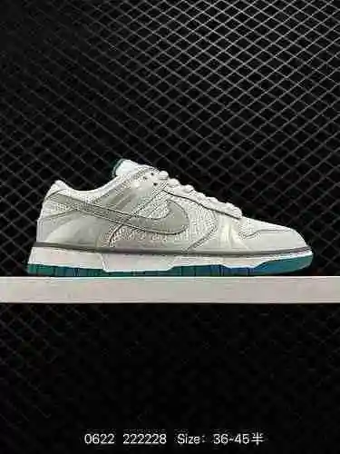 La zapatilla Nike Dunk Low Retro de 4 capas es una zapatilla de baloncesto clásica de la década de 1