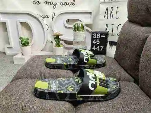 Zapatillas de hombre 447D, nuevos zapatos de playa, calzado deportivo informal para nadar
