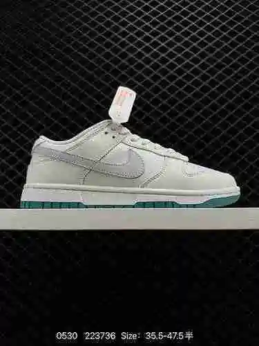 La serie 8 de zapatos de tabla Nike SB Zoom Dunk Low Rose Red presenta un zapato de tabla deportivo 