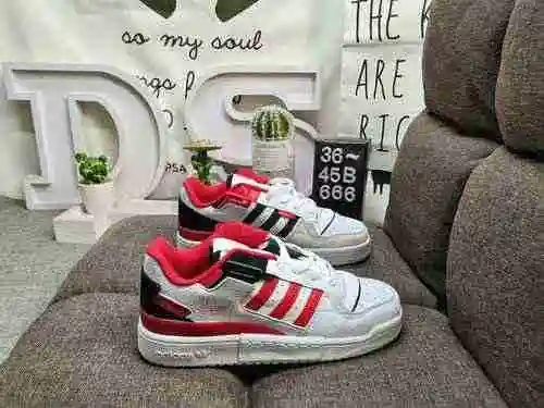 049D666DAdidas Forum 84 Zapatillas casual de moda, versátiles y de corte bajo. Basado en la aparienc