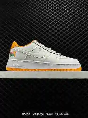 2 Nike Air Force Low Retro "Since 82" zapatilla casual de caña baja Air Force One blanca. 