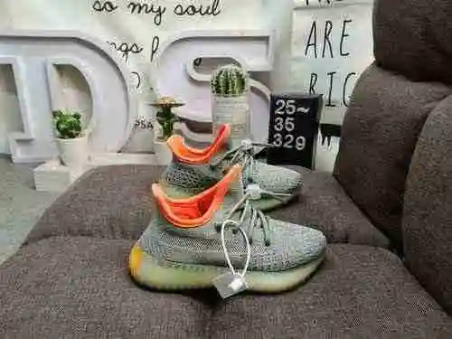 329DAdidas Yeezy 350 Boost V2 Exposición inicial Comercio exterior Orden designada por el cliente Te