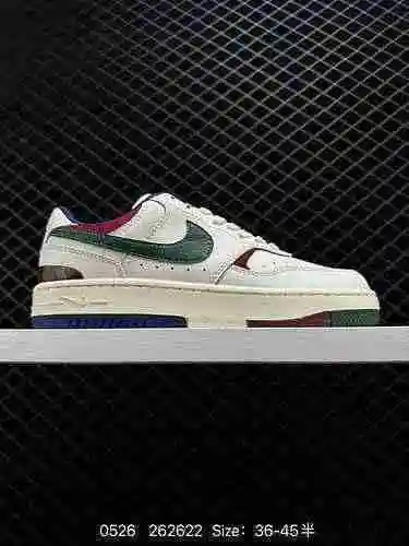 Las auténticas W NIKE GAMMA FORCE combinan comodidad y un estilo excepcional, mostrando artesanía. E