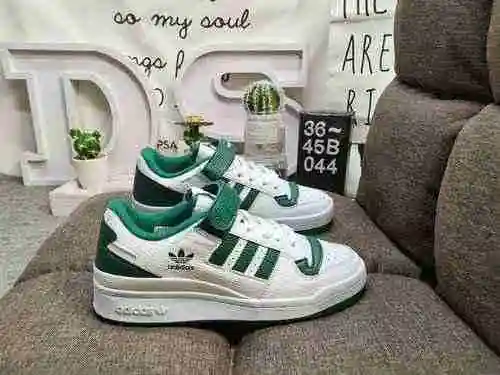 044DAdidas Forum 84 Low Zapatillas casual de moda, versátiles y de corte bajo. Basado en la aparienc