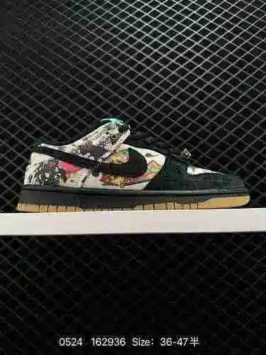 El zapato de color negro de marca compartida de peso pesado 8 Supreme x Nike SB Dunk es una extensió